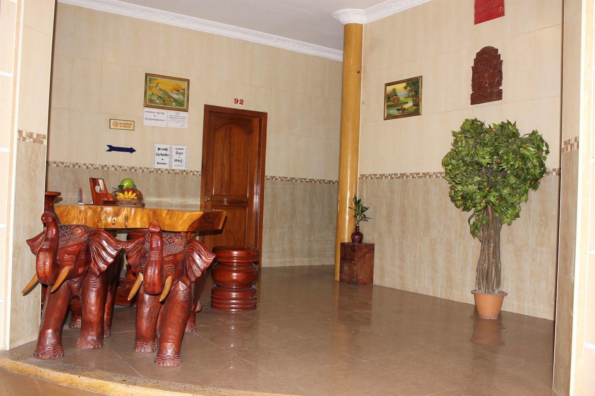 Lucky 1 Guesthouse Phnom Penh Ngoại thất bức ảnh