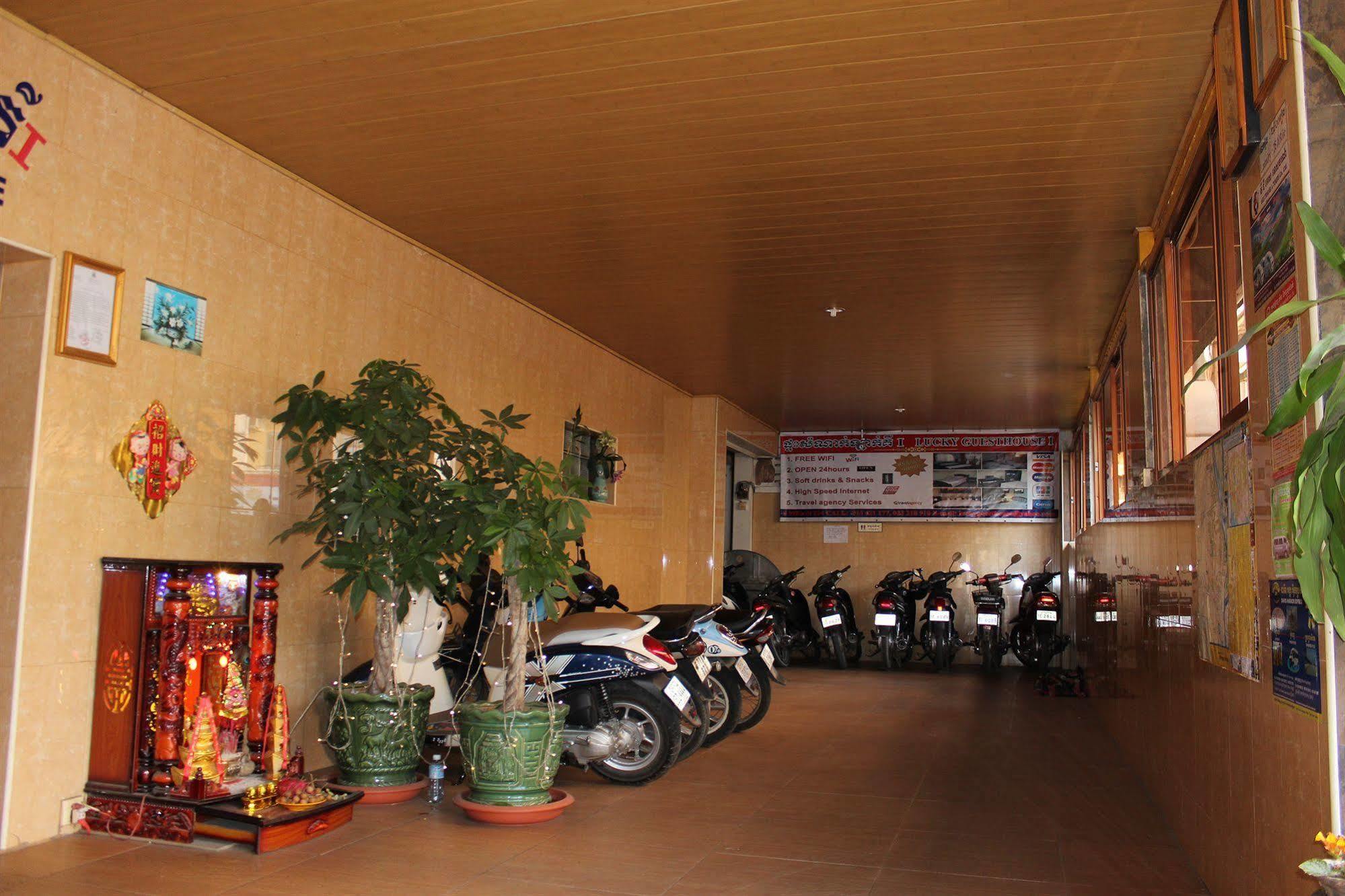 Lucky 1 Guesthouse Phnom Penh Ngoại thất bức ảnh