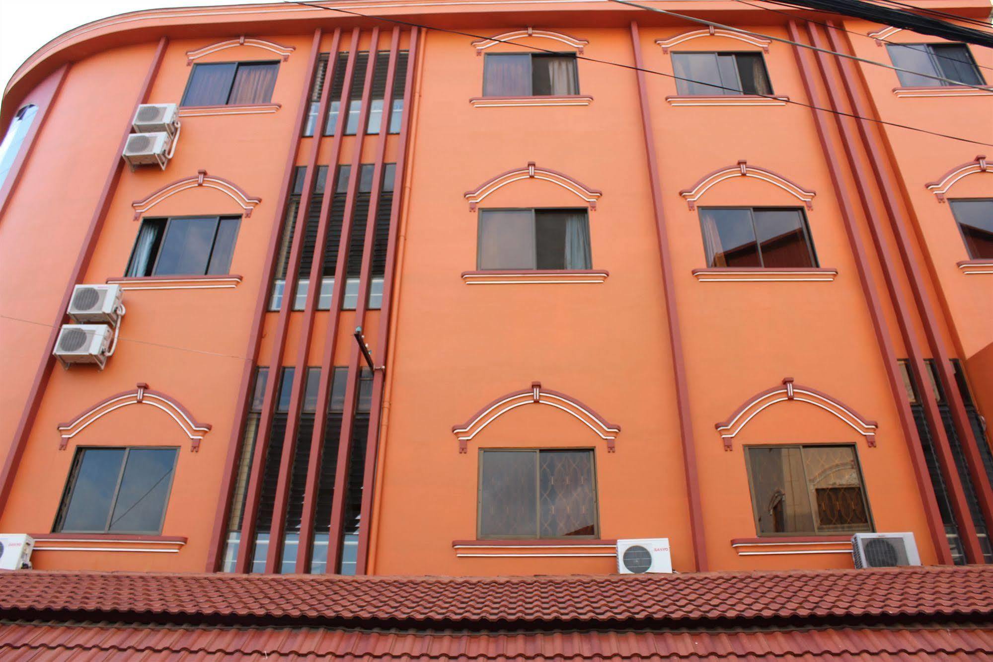 Lucky 1 Guesthouse Phnom Penh Ngoại thất bức ảnh