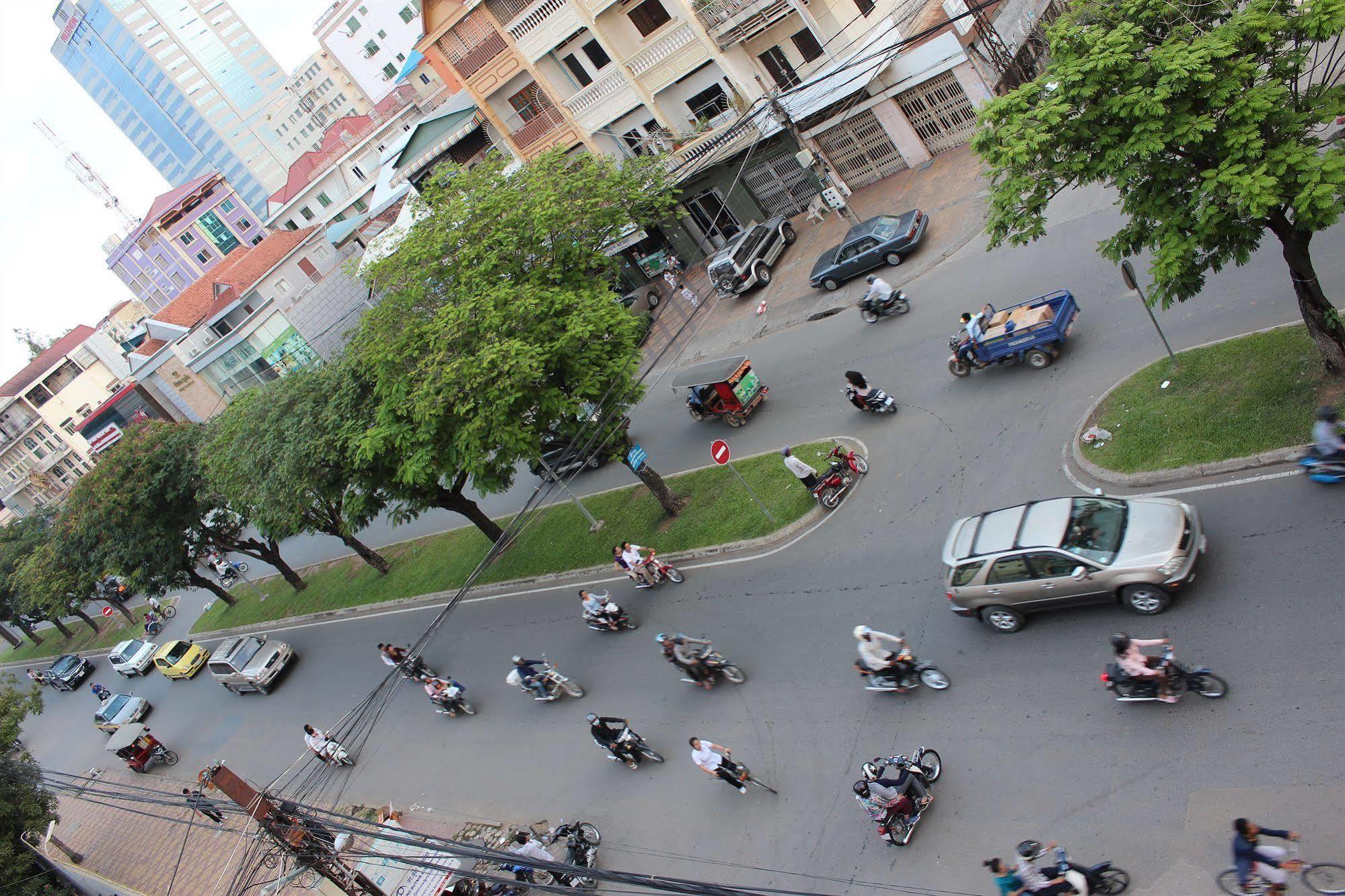 Lucky 1 Guesthouse Phnom Penh Ngoại thất bức ảnh