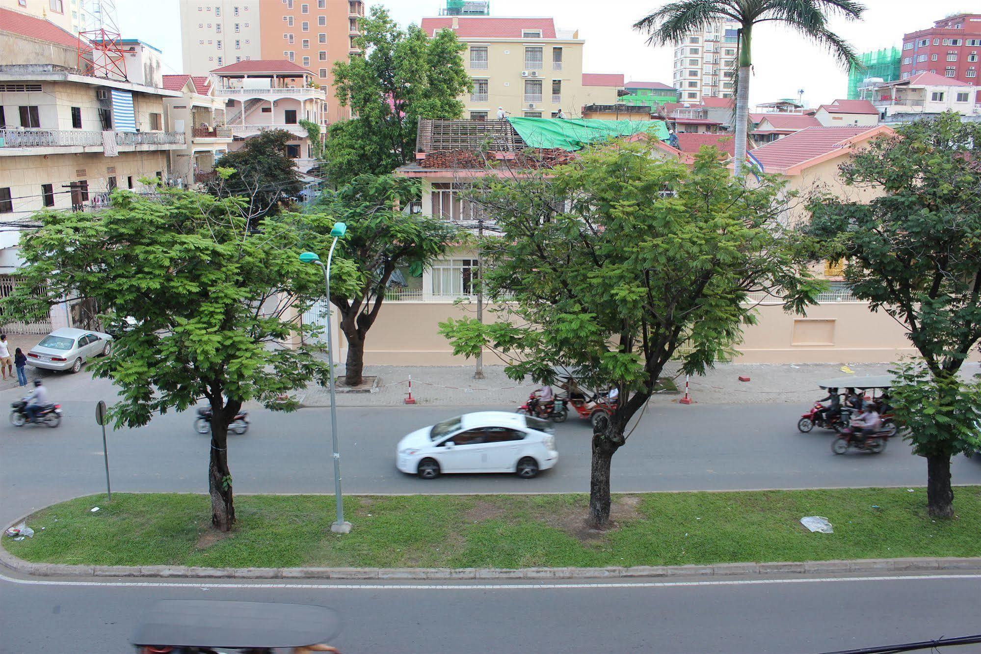 Lucky 1 Guesthouse Phnom Penh Ngoại thất bức ảnh